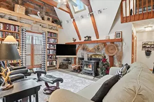 101 Cherry Point Cir, Canadensis, PA 18325 - Photo 10