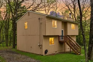 800 Wren Ct, Lords Valley, PA 18428 - Photo 2