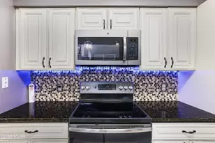 222 Abbington Dr, East Stroudsburg, PA 18302 - Photo 2