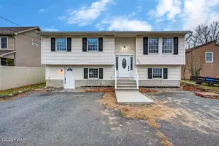 903 Avenue N, Matamoras, PA 18336 - Photo 1