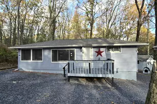 118 Tulip St, Dingmans Ferry, PA 18328 - Photo 6