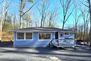 118 Tulip St, Dingmans Ferry, PA 18328 - Photo 2