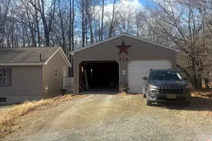 114 Running Deer Dr, Greentown, PA 18426 - Photo 2