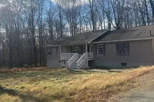 114 Running Deer Dr, Greentown, PA 18426 - Photo 1