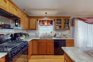 135 N Forrest Dr, Milford, PA 18337 - Photo 2