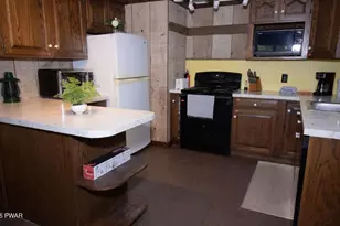 46 Summit Cir, Lakeville, PA 18438 - Photo 8