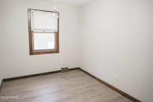 110 Brookside Dr, Dingmans Ferry, PA 18328 - Photo 14