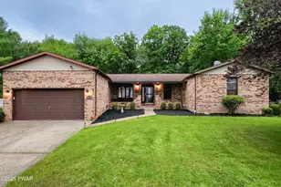 121 Red Coat Ln, Hanover Township, PA 18706 - Photo 2