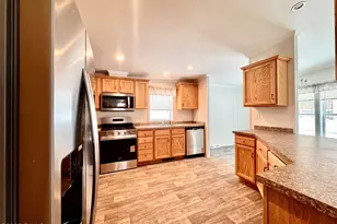 120 Middle Rd, Greentown, PA 18426 - Photo 4