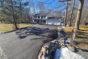 196 Southwynd Dr, Milford, PA 18337 - Photo 2