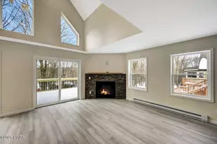 578 Lakeview Dr E, Lake Ariel, PA 18436 - Photo 4