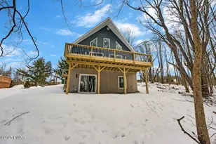 578 Lakeview Dr E, Lake Ariel, PA 18436 - Photo 1