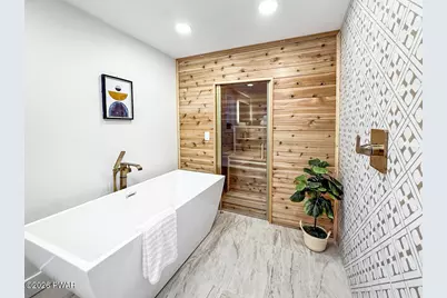 132 E Balsam Road, Greentown, PA 18426 - Photo 12