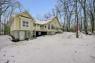 802 Niblick Ct, Lords Valley, PA 18428 - Photo 4