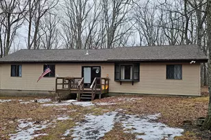 105 Floyd Ct, Milford, PA 18337 - Photo 1