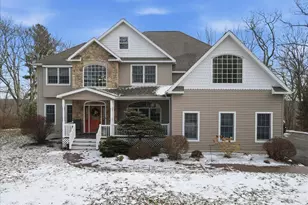 111 Highland Ln, Hawley, PA 18428 - Photo 2