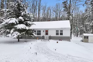 111 Hickory Dr, Greentown, PA 18426 - Photo 2