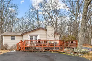 1030 Bear Dr, Bushkill, PA 18324 - Photo 2