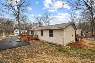 1030 Bear Dr, Bushkill, PA 18324 - Photo 6