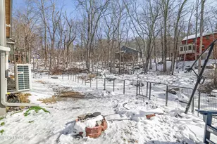 109 Stuart Pl, Bushkill, PA 18324 - Photo 2