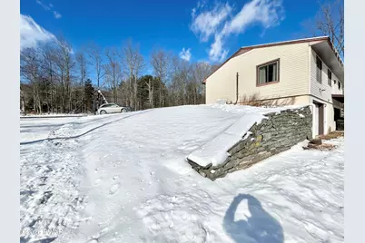 100 Hickory Lane, Hawley, PA 18428 - Photo 4