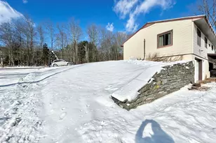 100 Hickory Ln, Hawley, PA 18428 - Photo 4