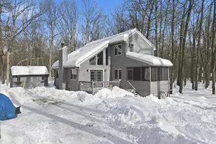 136 Evergreen Ct, Hawley, PA 18428 - Photo 2