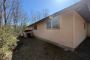 432 Maple Ridge Dr, Lords Valley, PA 18428 - Photo 8