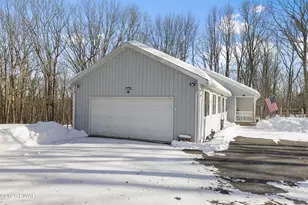 137 Friendship Dr, Hawley, PA 18428 - Photo 24
