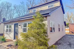 132 E Balsam Rd, Greentown, PA 18426 - Photo 2