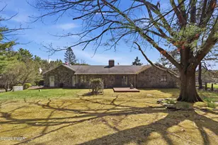 28 Valentine Dr, Hawley, PA 18428 - Photo 4