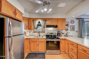 1055 Mountain Top Dr, Lake Ariel, PA 18436 - Photo 16