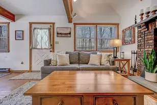 1055 Mountain Top Dr, Lake Ariel, PA 18436 - Photo 8