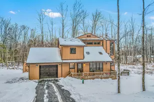 37 Parkwood Dr, Lakeville, PA 18436 - Photo 2