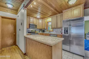 37 Parkwood Dr, Lakeville, PA 18436 - Photo 10