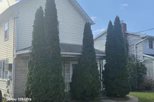 226 3rd St, Blakely, PA 18447 - Photo 2