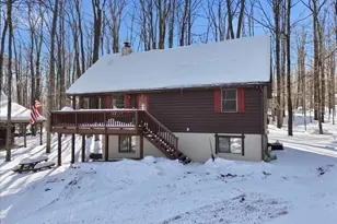 139 Lakeview Dr W, Lake Ariel, PA 18436 - Photo 2