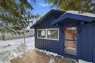 107 Circle Ln, Greentown, PA 18426 - Photo 2