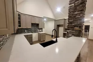 215 Cottonwood Dr, Hawley, PA 18428 - Photo 4