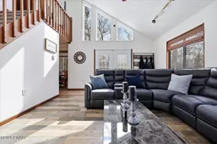 215 Tanager Rd, Lackawaxen, PA 18435 - Photo 12