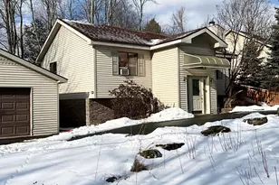 15 Lake View Dr, Lake Ariel, PA 18436 - Photo 2