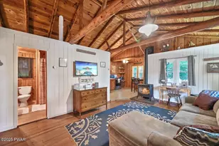 305 Laurel Ln, Greentown, PA 18426 - Photo 4