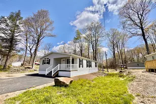 102 Middle Rd, Greentown, PA 18426 - Photo 2