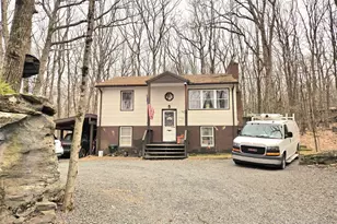 113 Blueridge Ln, Lords Valley, PA 18428 - Photo 2