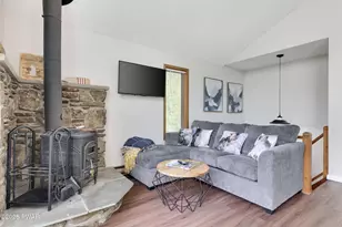 2894 S Fairway Dr, Lake Ariel, PA 18436 - Photo 8