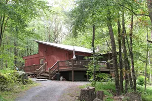 124 Hickory Dr, Hawley, PA 18428 - Photo 1