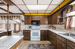 44 McCabe Ave, Carbondale, PA 18407 - Photo 10