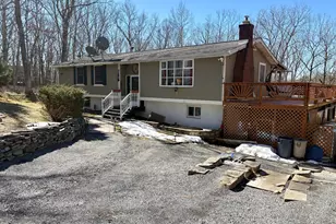 2193 Spring Dr, Bushkill, PA 18324 - Photo 1