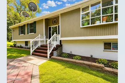2193 Spring Drive, Bushkill, PA 18324 - Photo 2