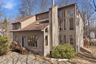 2722 Pebble Ct, Lake Ariel, PA 18436 - Photo 2